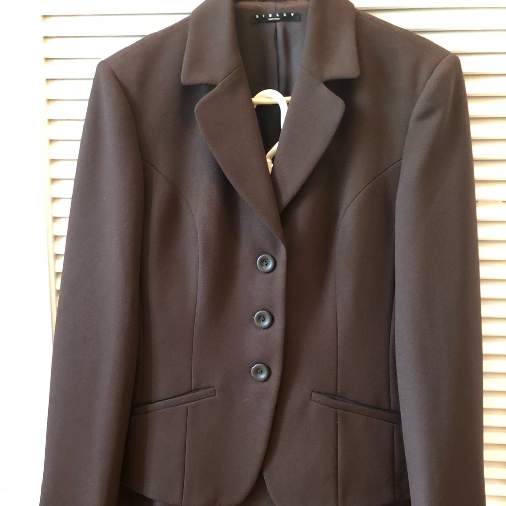 Sisley Skirt Suit